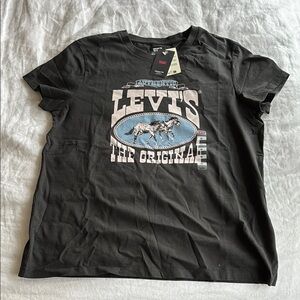 NWT Levi's Black Graphic T-Shirt. Size medium